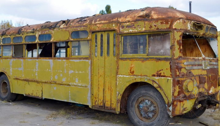 O femeie a transformat un autobuz din 1966 într-o casă confortabilă și primitoare pe roți.