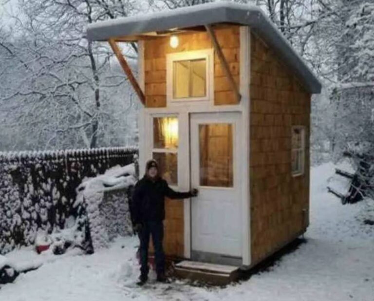 Un băiat de 13 ani construiește o casă de 8 m² – Vei rămâne uimit de ce a realizat în interior!