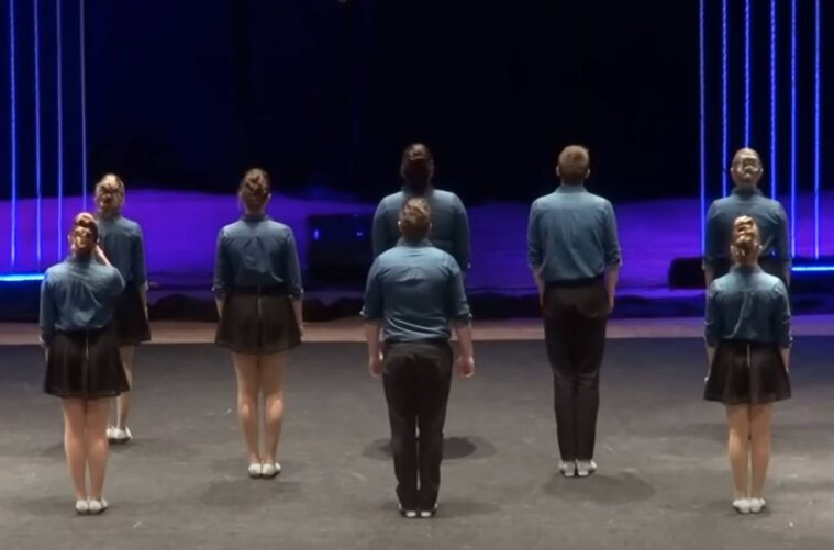 Acest grup de dansatori a uimit publicul cu o performanță impecabilă, plină de energie și pasiune. Cu siguranță, este ceva ce merită admirat și aplaudat!