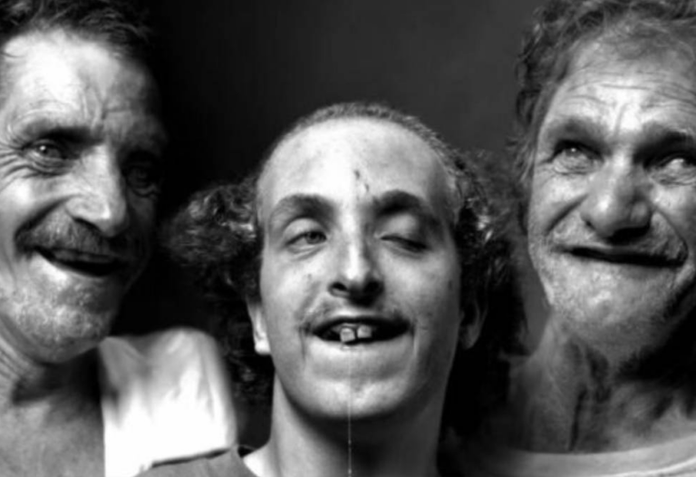 Cea mai ciudată familie din lume, care își exprimă gândurile prin lătrături și mârâituri, ascunde o poveste incredibilă. Istoria surprinzătoare din spatele acestei particularități vă va lăsa fără cuvinte.
