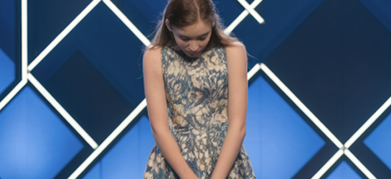 Courtney Hadwin, o adolescentă aparent timidă, se transformă spectaculos pe scenă, oferind o interpretare demnă de o divă a soul-ului. Cu o voce puternică și mișcări pline de energie, ea surprinde juriul și publicul, demonstrând un talent care depășește vârsta sa.