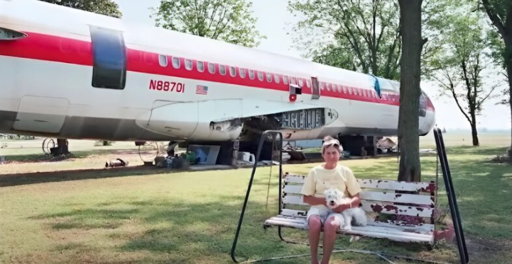 A transformat un avion vechi într-o casă. -Vezi interiorul impresionant.
