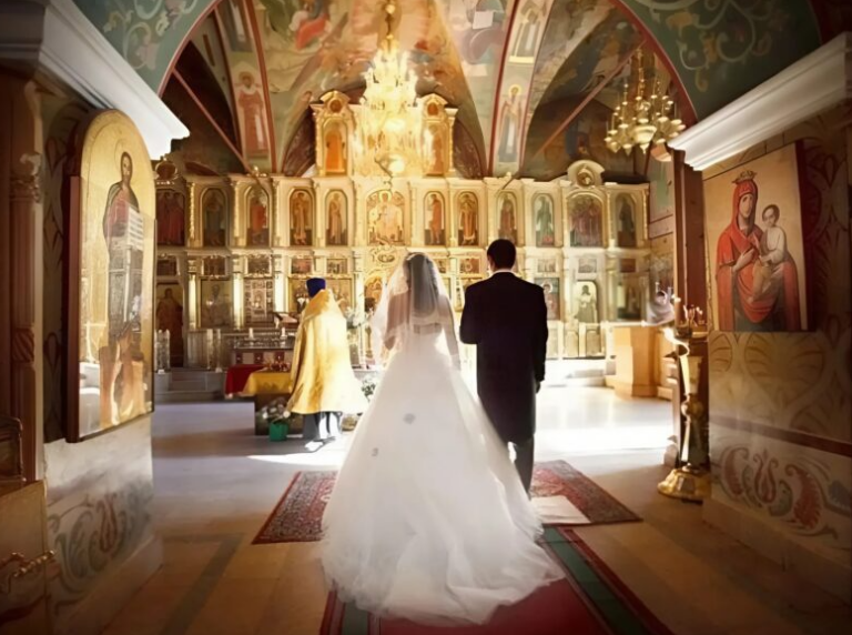Cu câteva minute înainte de nunta mea, am găsit o scrisoare de la mama în geantă. În ciuda emoției care mă cuprindea, am deschis plicul cu mâinile tremurând și am început să citesc, lăsând cuvintele ei să mă învăluie.