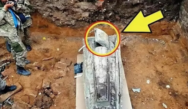 Un sarcofag vechi de 100 de milioane de ani, descoperit de mineri: conținutul său i-a lăsat fără cuvinte