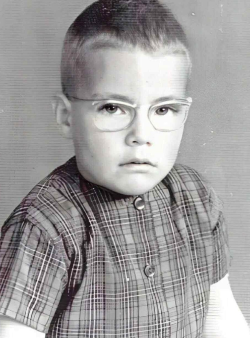 Dintr-un simplu adolescent la superstar internațional – Recunoști acest actor celebru?